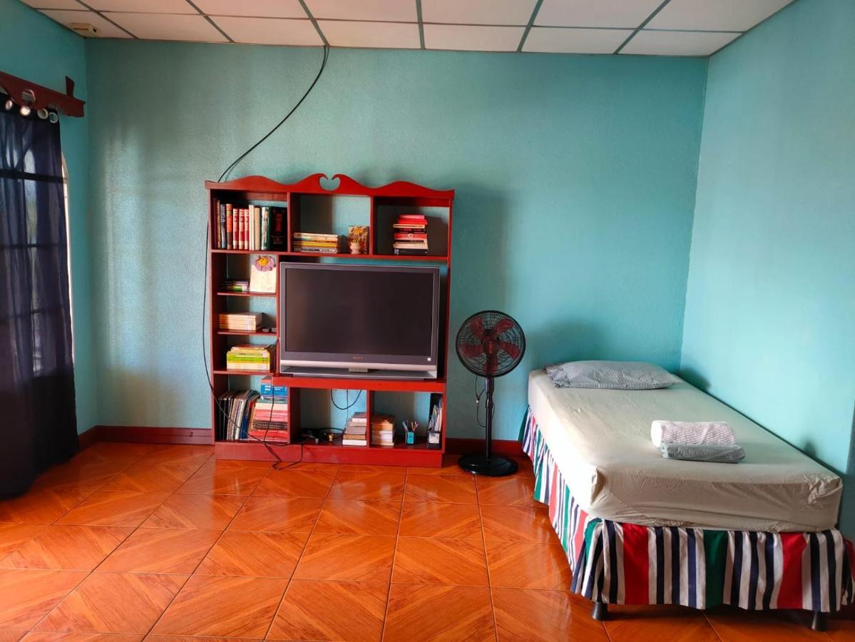 Casa Robles - Room Close To Airport #2 Μανάγκουα Εξωτερικό φωτογραφία