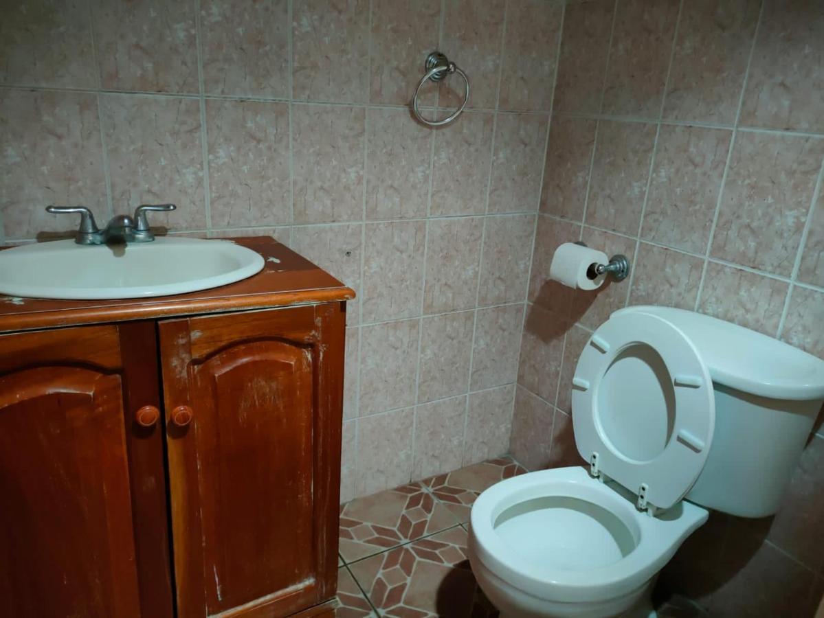 Casa Robles - Room Close To Airport #2 Μανάγκουα Εξωτερικό φωτογραφία